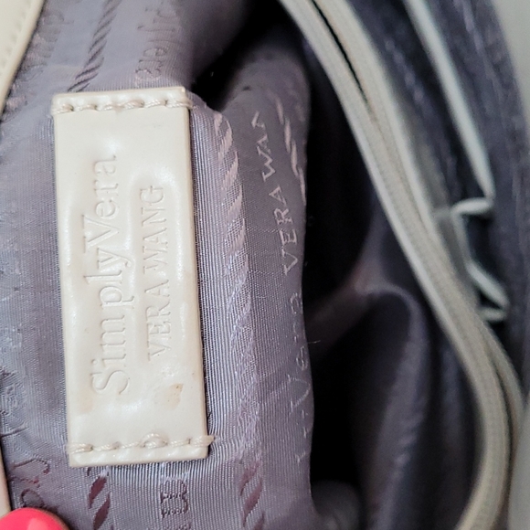 ❤Simply Vera Wang Large Faux Snakeskin Tote Purse❤ - Picture 13 of 16